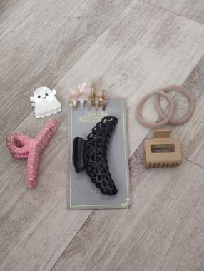 Mixed Hair Clip Set with Black Filigree Claw And Pink Cowgirl Boot& Cowboy Hat🩷